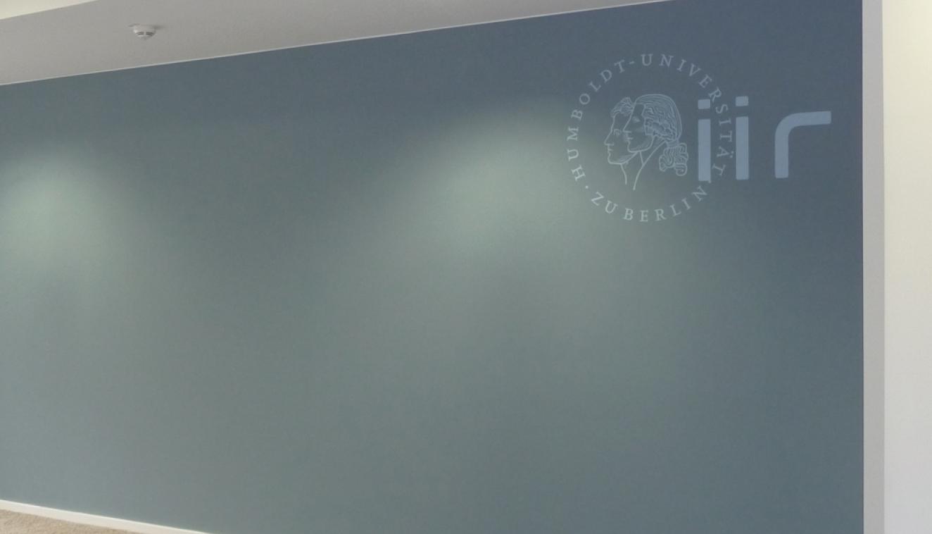 Innenwand mit Firmenlogo Innenwand mit Firmenlogo