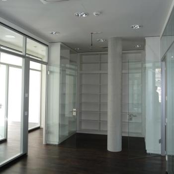 Bibliotheksbereich/Besprechungsraum Bibliotheksbereich/Besprechungsraum