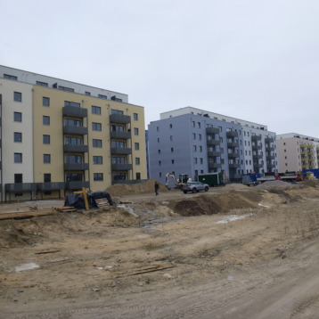 Neubau Geschosswohnungsbau als Blockrandbebbauung Blick auf die Blockrandbebauung, während Fertigstellung der Außenanlage - Fließstraße, Hasselwerderstraße